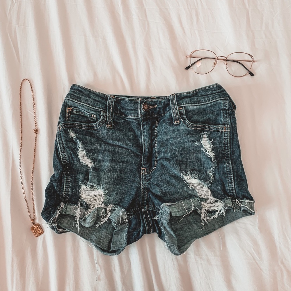 hollister jean shorts!